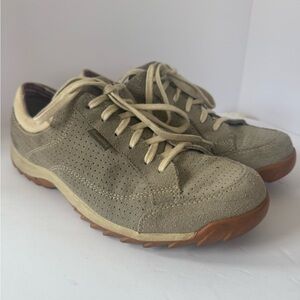 Simple Gray suede Sneakers women’s size 7